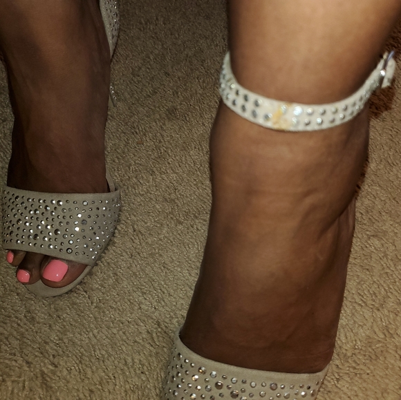 Steve Madden Taupe sparkly Heels. - Picture 6 of 10